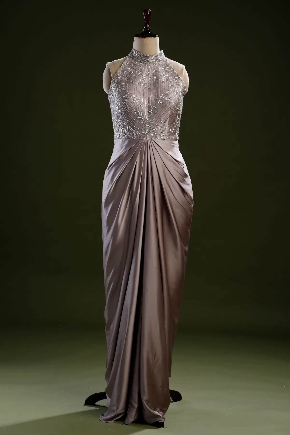 Sleeveless Embroidery Printed Halter Expansion Evening Dress