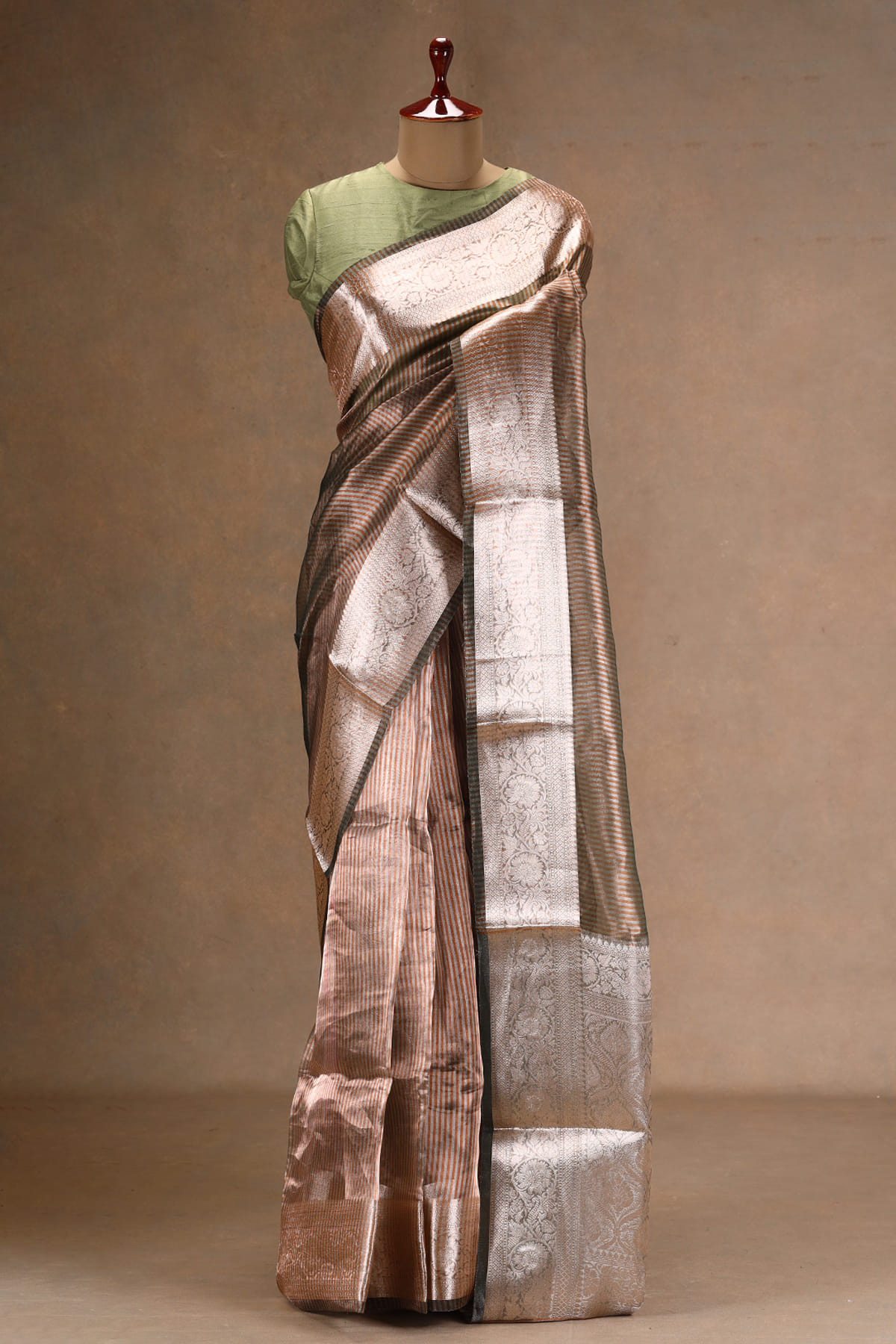Gold Woven Design Banarasi Silk Blend Saree With Unstitched Blouse Piece