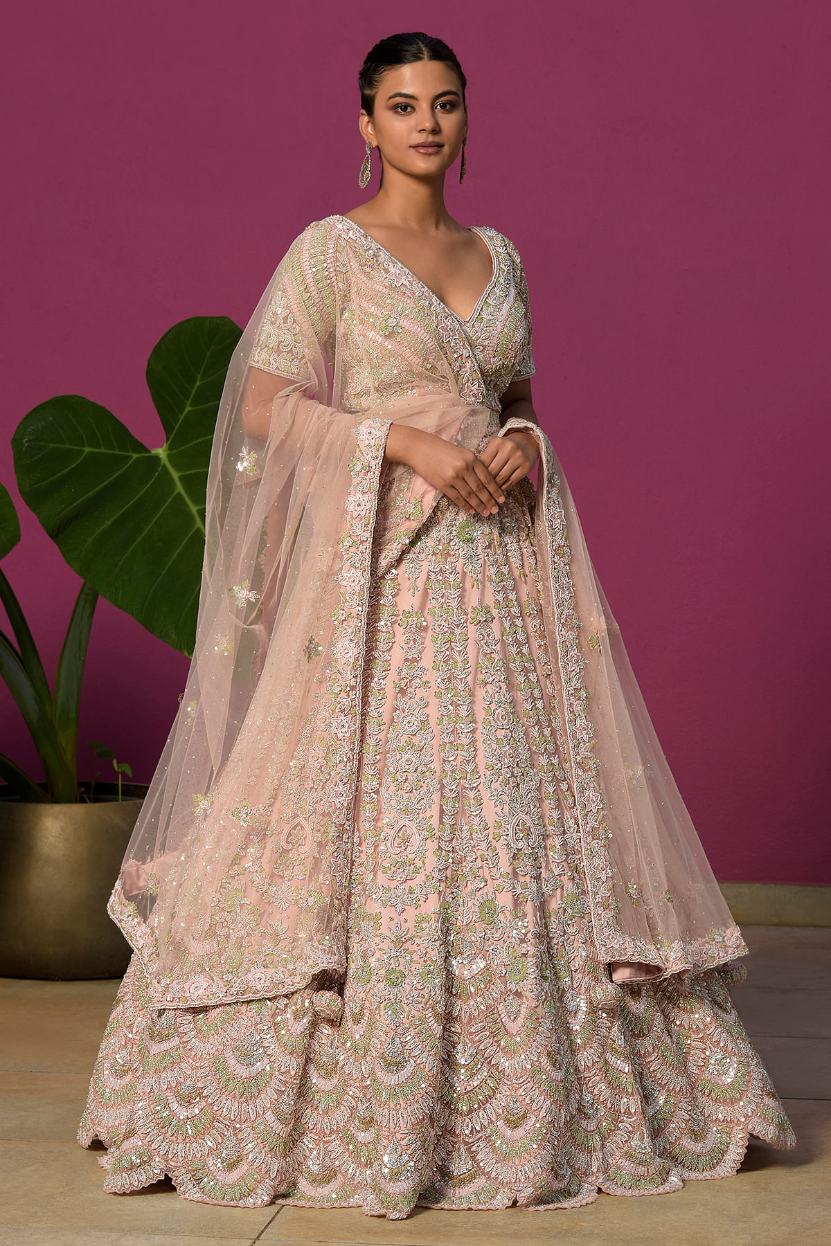 Bride Chose A Baby Pink Hued Lehenga And Styled It With 'Kundan' Jewellery  To Add A Pop Of Colour | Indian beauty saree, Indian designer wear, Bridal  makeup images