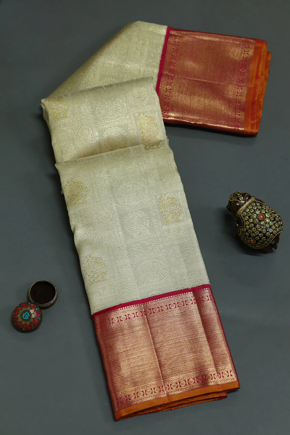 Ivory White Kanchipuram Silk Saree with Contrast Border and Pallu-UL00928