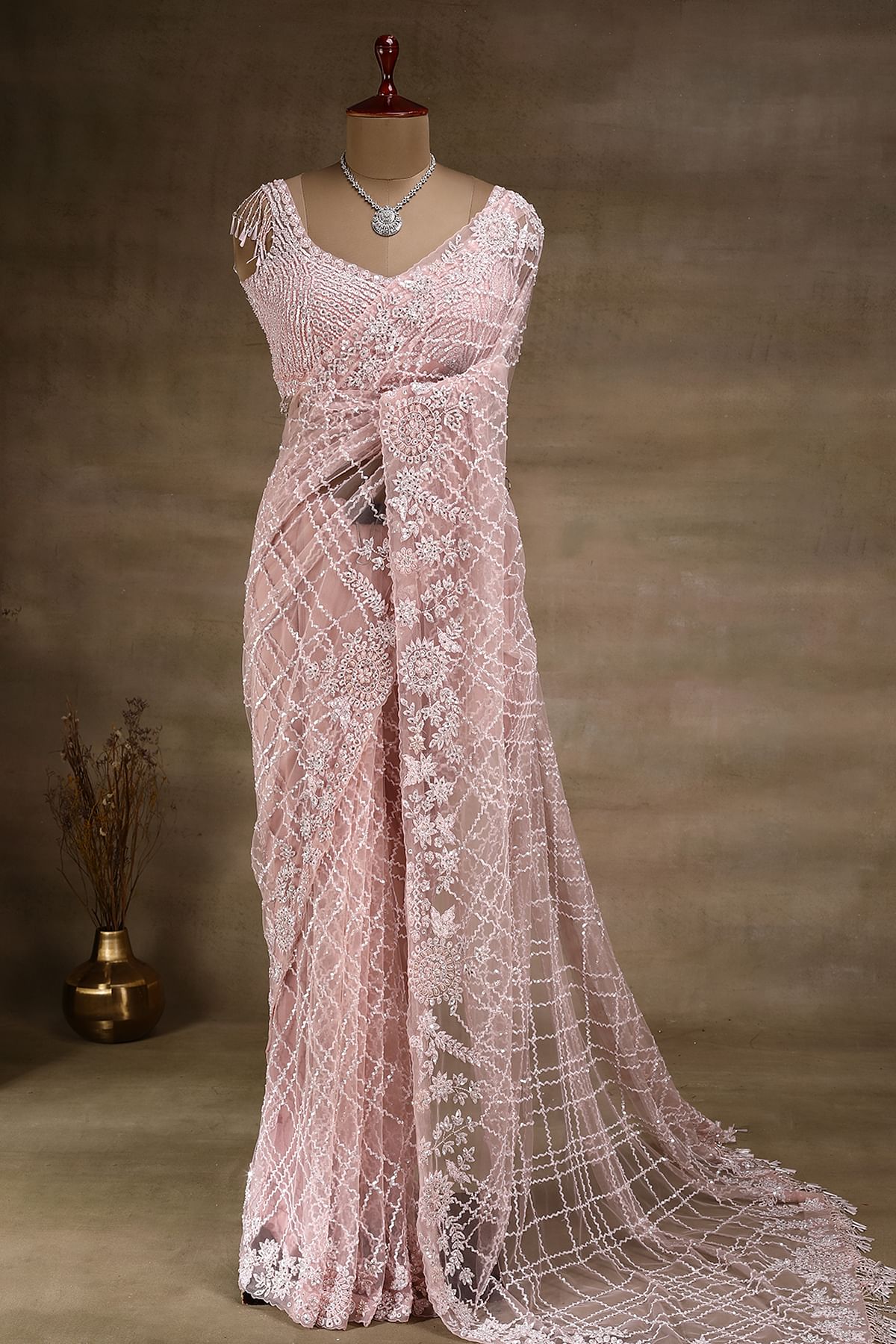 Elegant Embroidery Sleeveless Expansion Evening Dress Elegant Embroidery Sleeveless Expansion Evening Dress