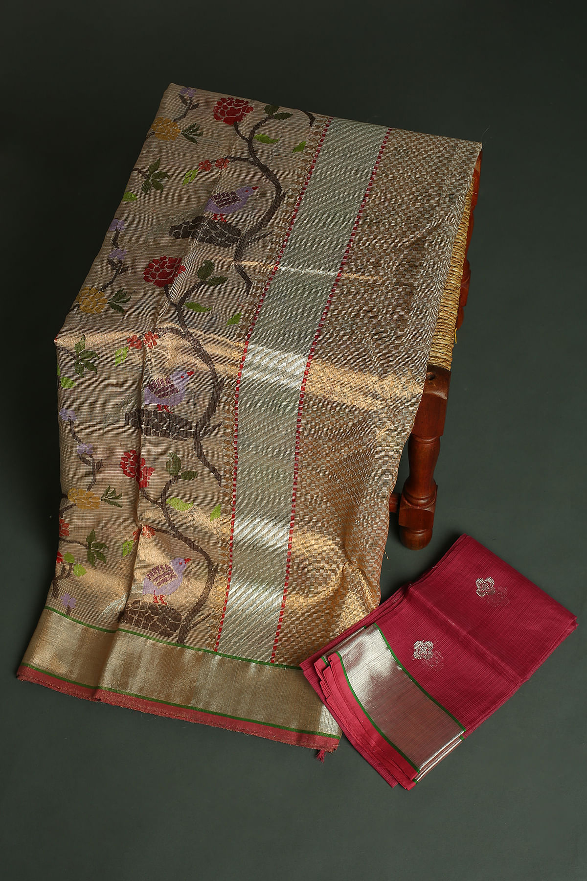 Upasna's Akka mother in luxurious zari Kota saree . available here zari  Kota saree by Nazar son'+917877276434 | Saree, Silk saree blouse designs, Kota  sarees