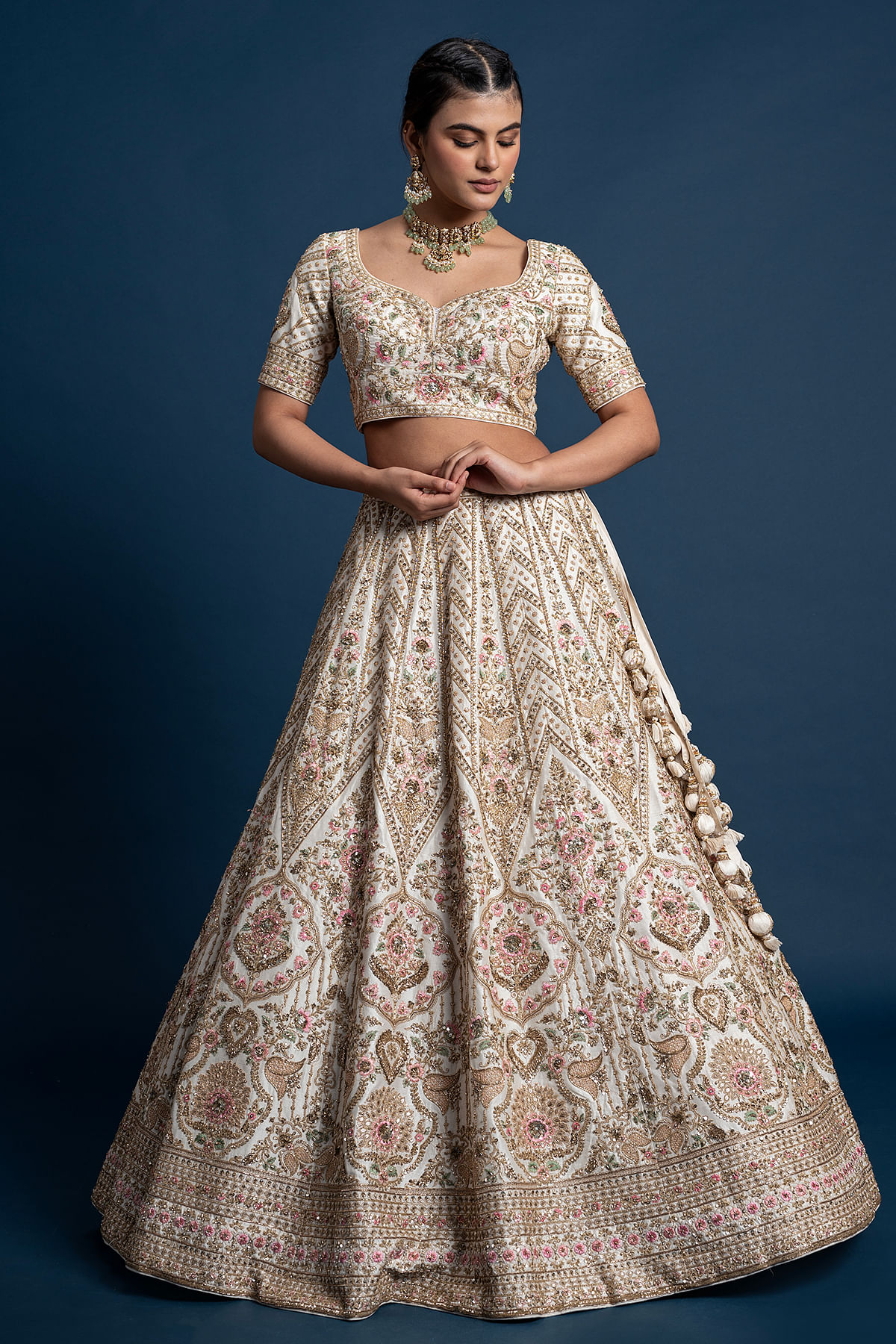 Trending Bridal Lehenga With Contrast Dupatta | Unique Lehenga Designs |  Best Lehenga Ideas | Designer lehenga choli, Silk lehenga, Lehenga choli