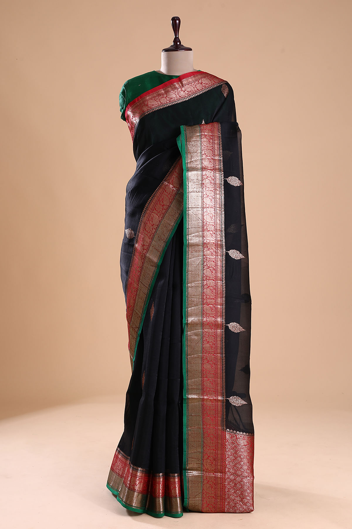 Banarasi Organza Sarees: A Blend of Elegance and Tradition | by Sacred  Weaves | Medium