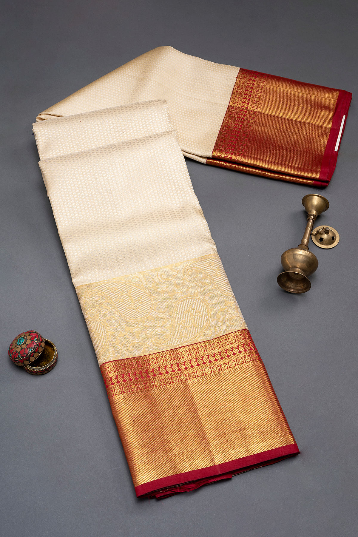 White Zari Woven Classic Saree In Banarasi Silk 4754SR17
