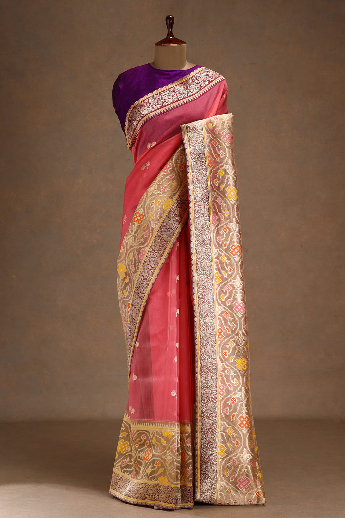 Peach Pink Zari Woven Banarasi Organza Saree With Contrast Blousepiece-UL01473