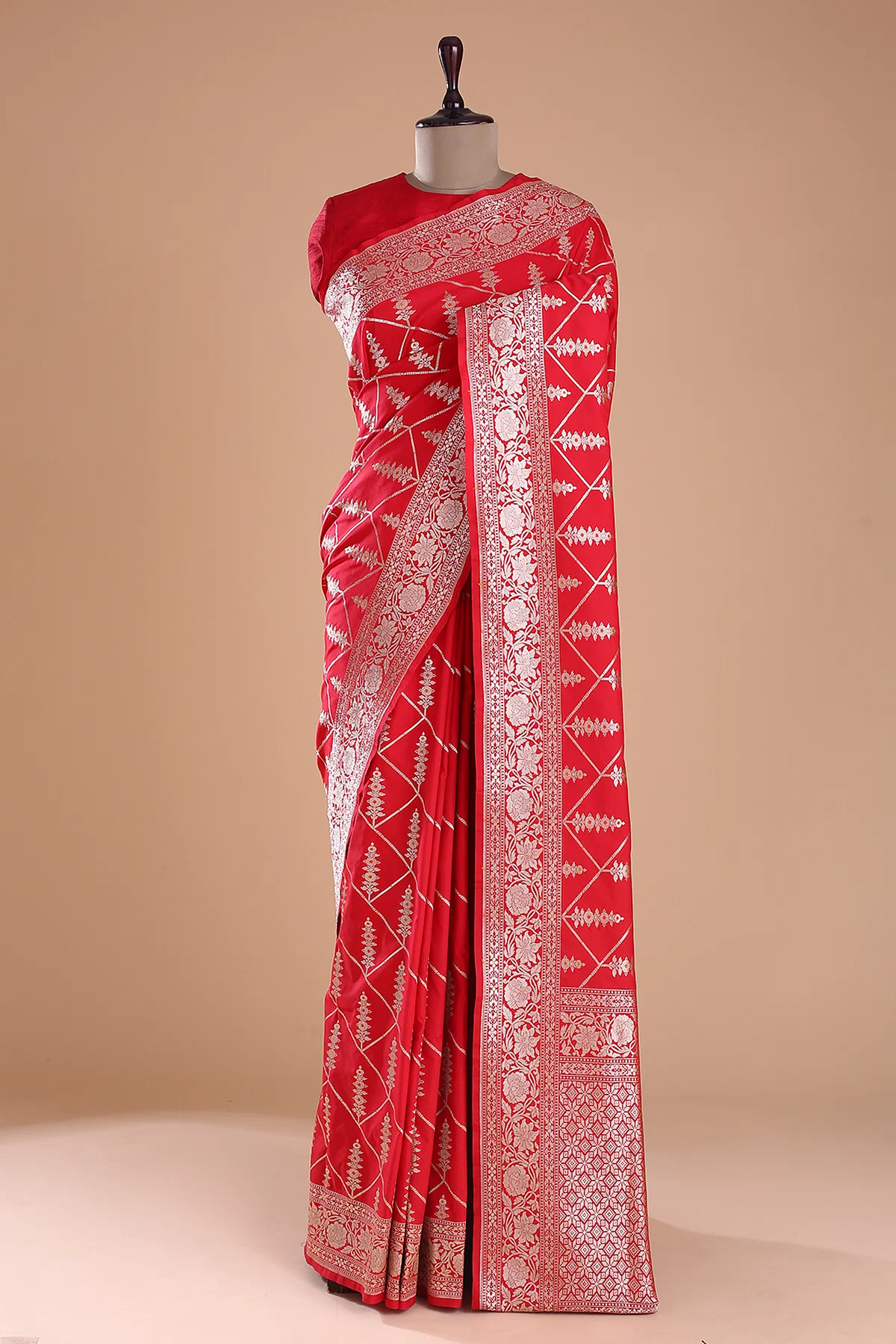 Red Banarasi Satin Silk Saree With Zari Woven And Unstitched Blouse Online at Samyakk