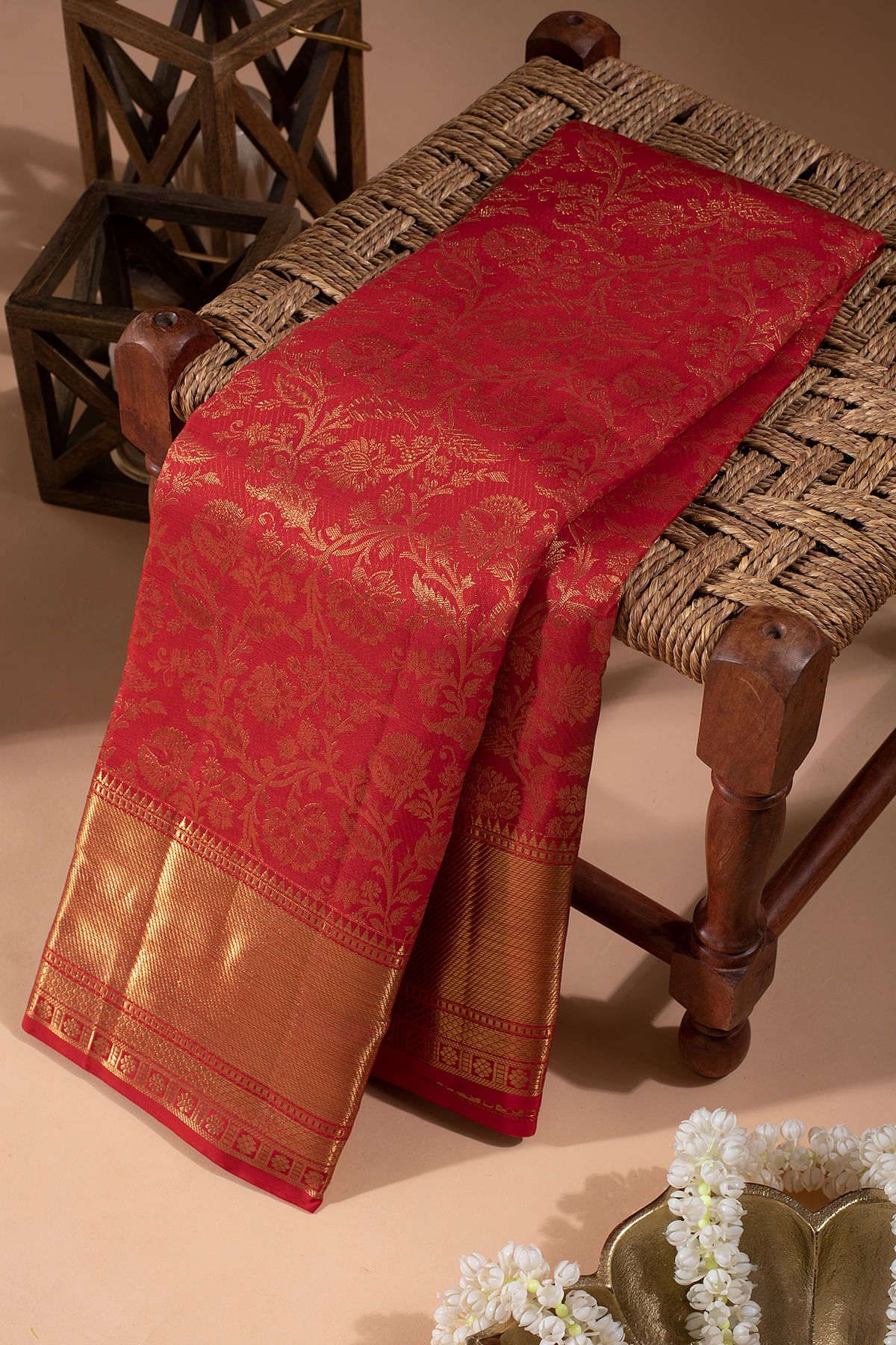 Red Kanchipuram Silk Tested Zari Saree With Unstitched Blouse Online at Samyakk