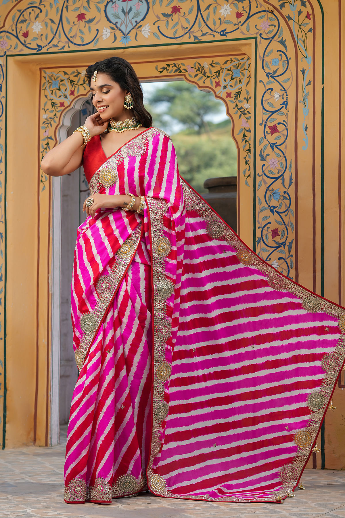 Fabulous White & Dark Pink Soft Cotton Silk Patola Saree, पटोला सिल्क साड़ी  - Bhakti Silk Mills, Surat | ID: 2850510175433