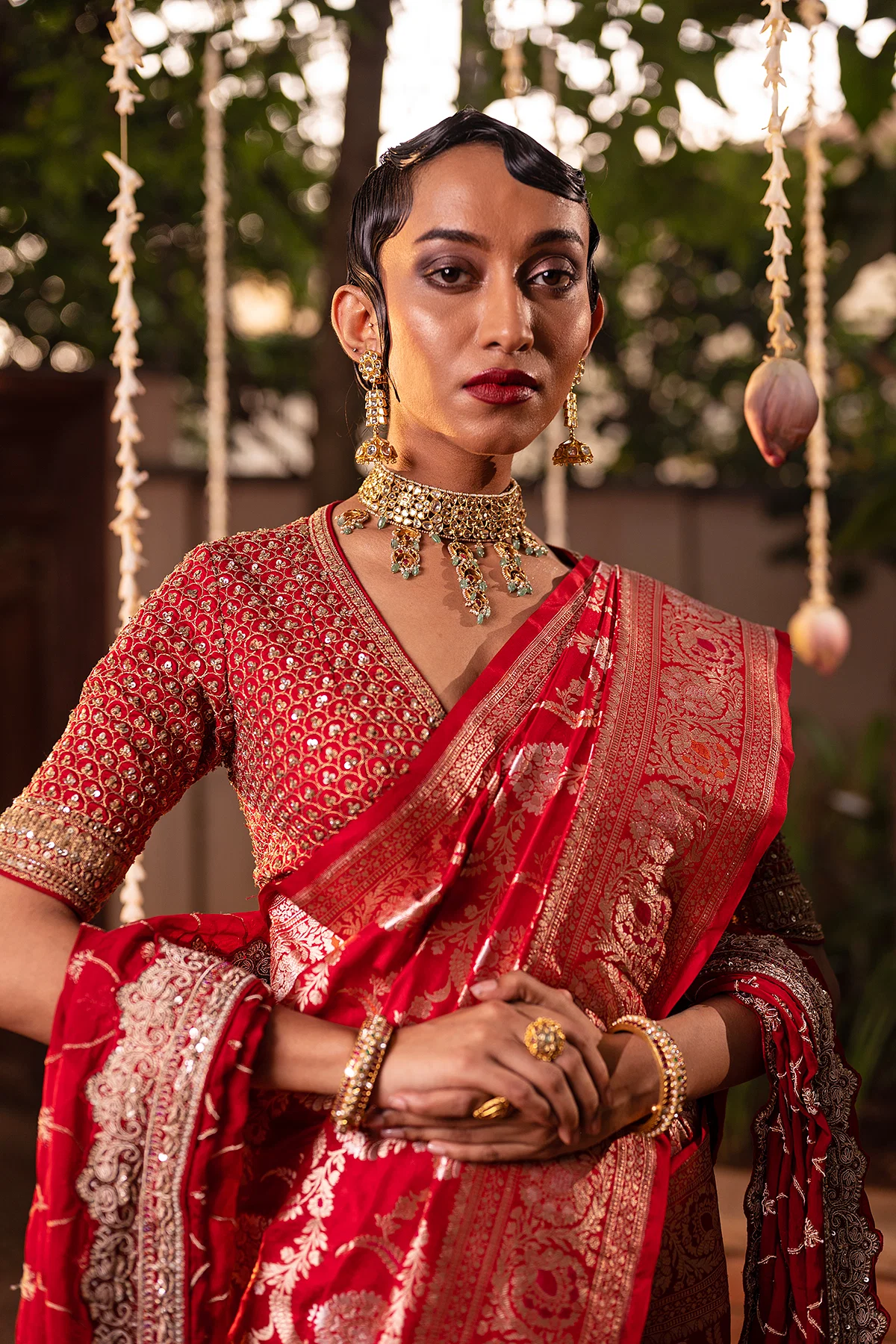 Red Saree & Pearls = Vintage beauty ❤️❤️❤️❤️ DONNING Saree -  @wardrobe__luxury__shreya Blouse - @myntra Jewellery - r... | Instagram