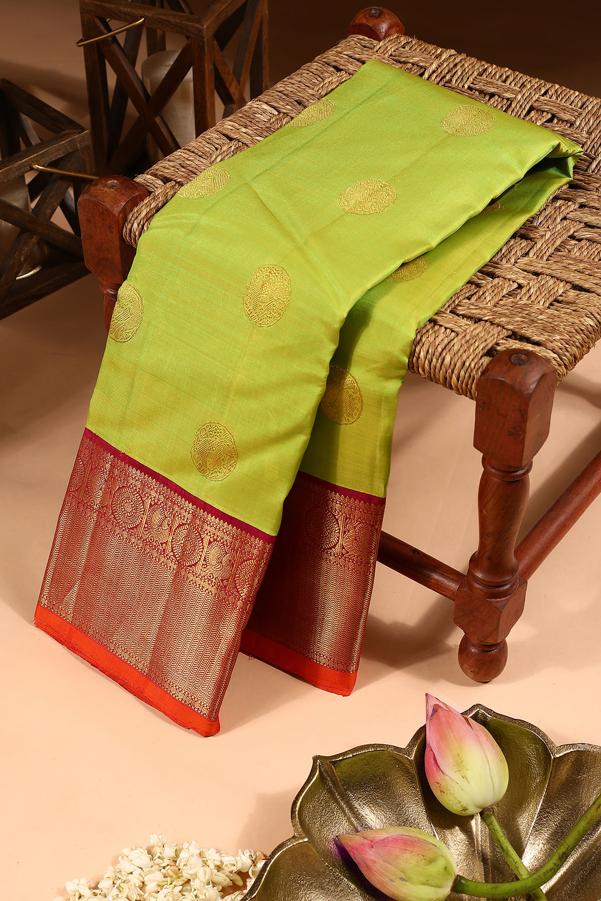 Buy Titanite Green Zari Woven Kanchipuram Silk Saree Online at Samyakk