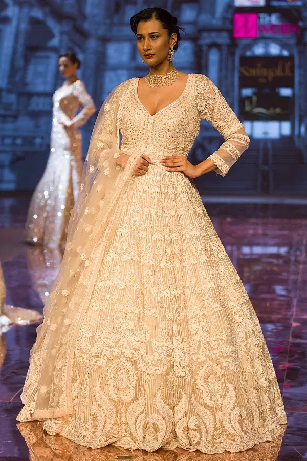 Gown cream colour outlet