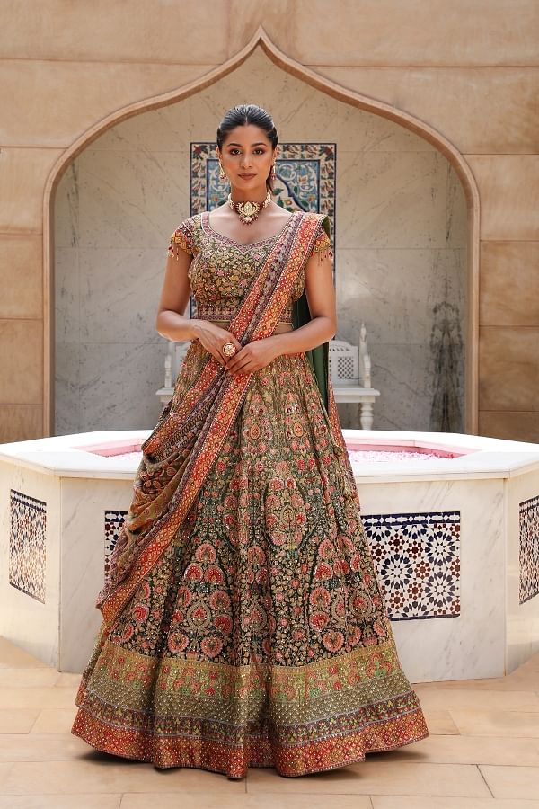 Bridal lehenga clearance for mehndi