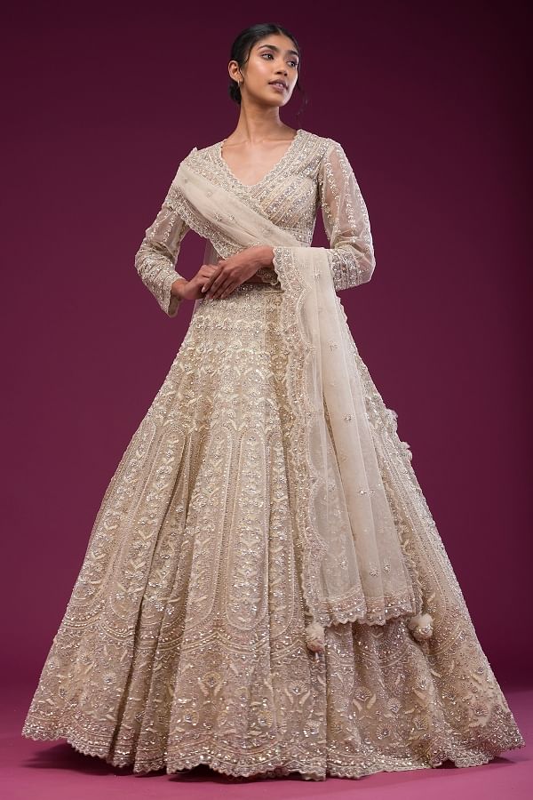 Aamna Sharif In Yellow Lehenga Vs White Lehenga? Which Would You Rather Opt  For Wedding Reception? | IWMBuzz