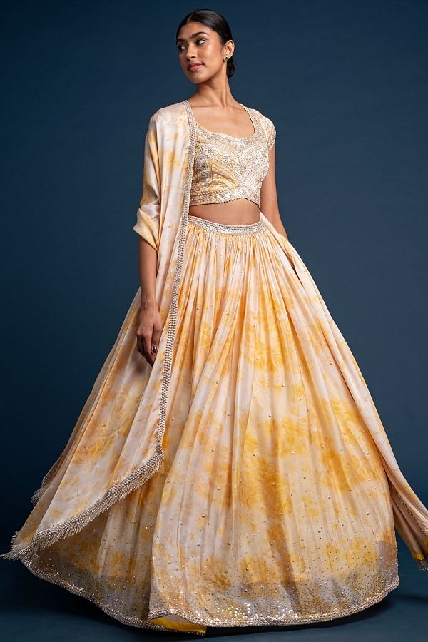 20 Wedding-Perfect Lehengas We Spotted On Real Brides Recently | Stylish  dresses, Party wear indian dresses, Indian bridal dress