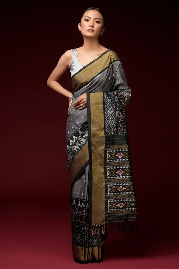 Aqua-Blue Silk Saree With Ash-Grey Pallu in Chirala at best price by  Gowtham Handlooms - Justdial