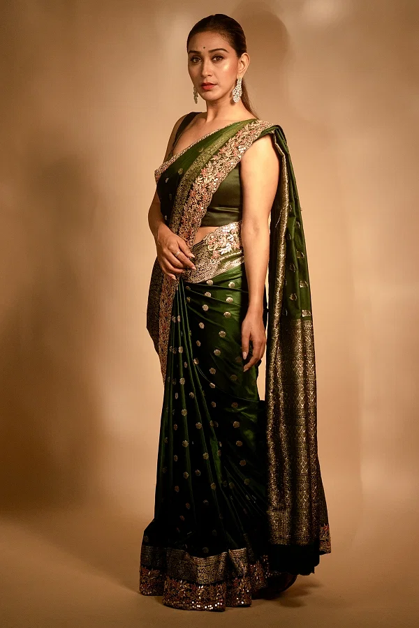 Green Red Dola Silk Ombre Dyed Bandhani Saree with Embroidered Border |TST  | The Silk Trend